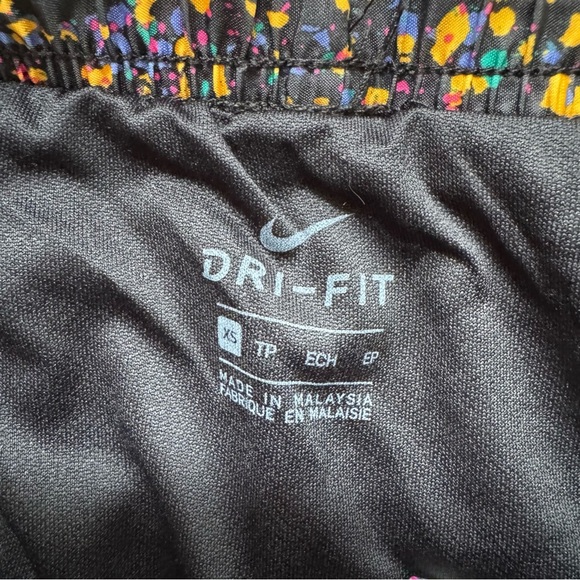 Nike Icon Clash Dri-FIT Printed Tempo Running Shorts Black Floral XS - Picture 6 of 6